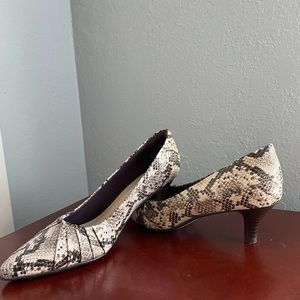 Clarks snakeskin pumps
